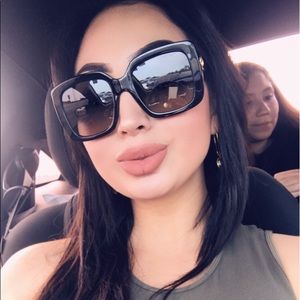 Meet your Posher, Ana